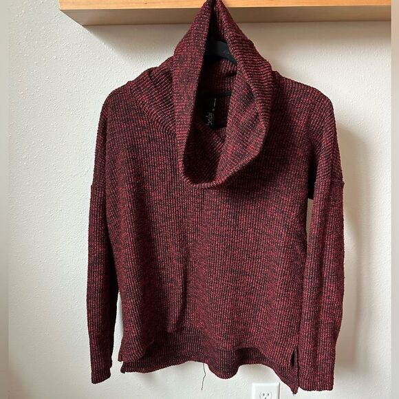 WOMENS SWEATER SIZE SMALL - Picture 1 of 3